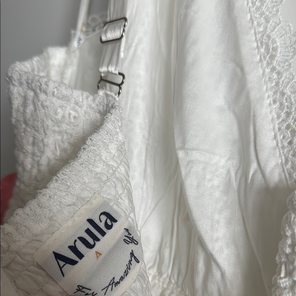 ARULA White Lace Tiered V-Neck Wedding Dress - Picture 5 of 5